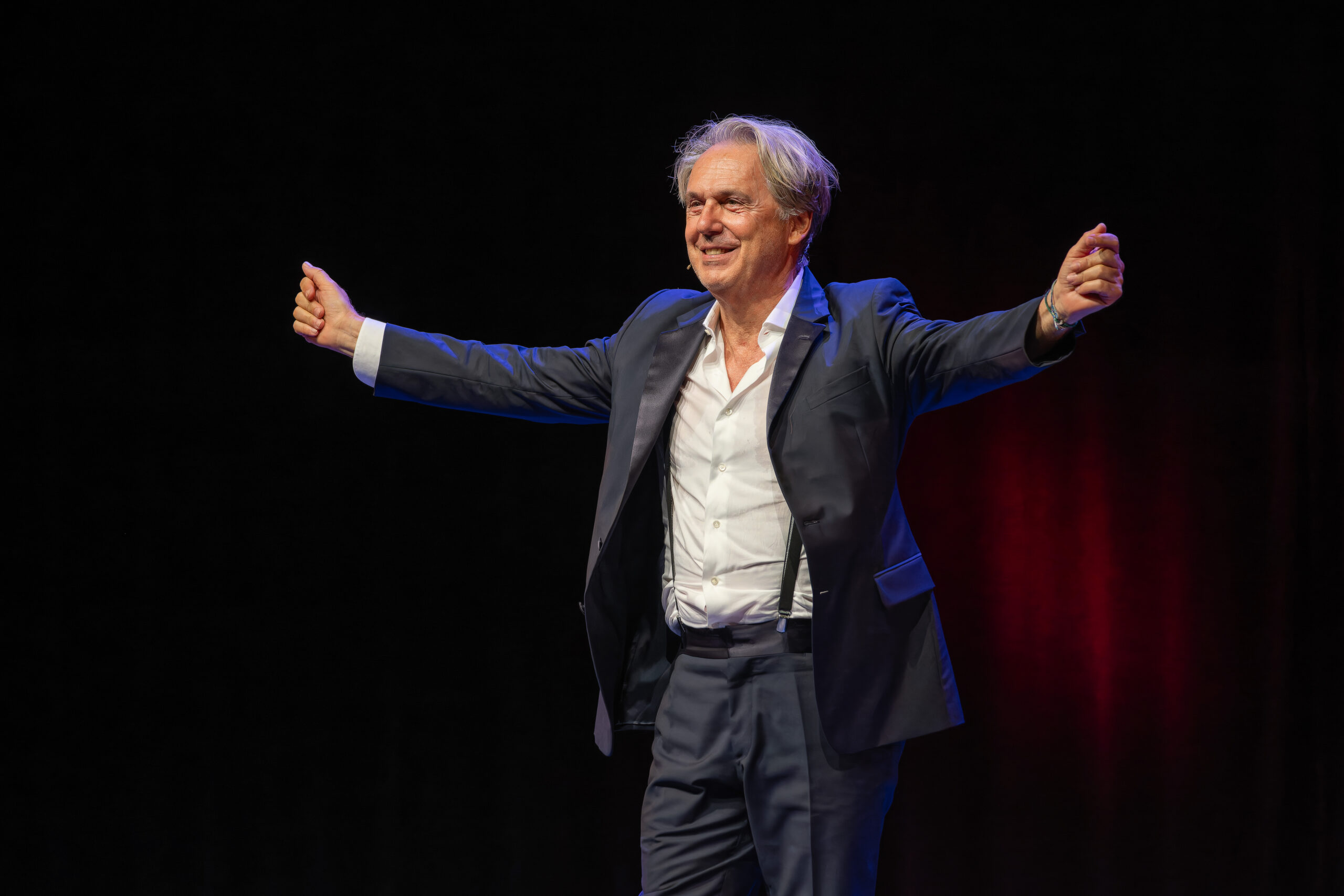 Massimo Rocchi mit offenen Armen